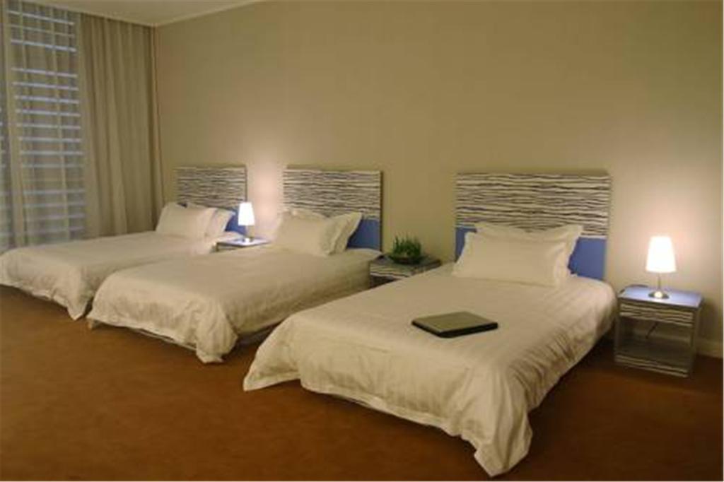 The Land Hotel Шанхай Екстериор снимка